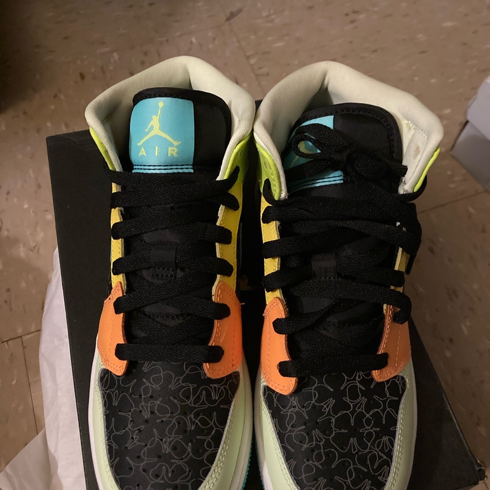 Nike Jordan ones youth /grade school 5.5